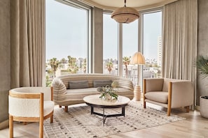 55-inch Smart TV with satellite channels, TV, pay films - Santa Monica Proper Hotel, a Member of Design Hotels (Santa Monica)