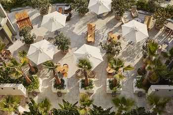 Courtyard at Santa Monica Proper Hotel, a Member of Design Hotels