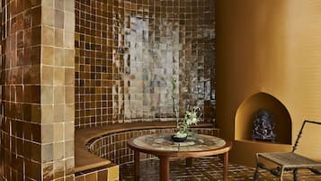 Massages aux pierres chaudes, massages des tissus profonds