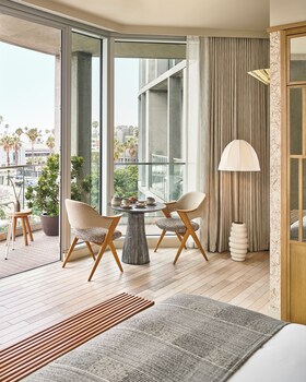 Deluxe Suite | Frette Italian sheets, premium bedding, pillowtop beds, minibar at Santa Monica Proper Hotel, a Member of Design Hotels