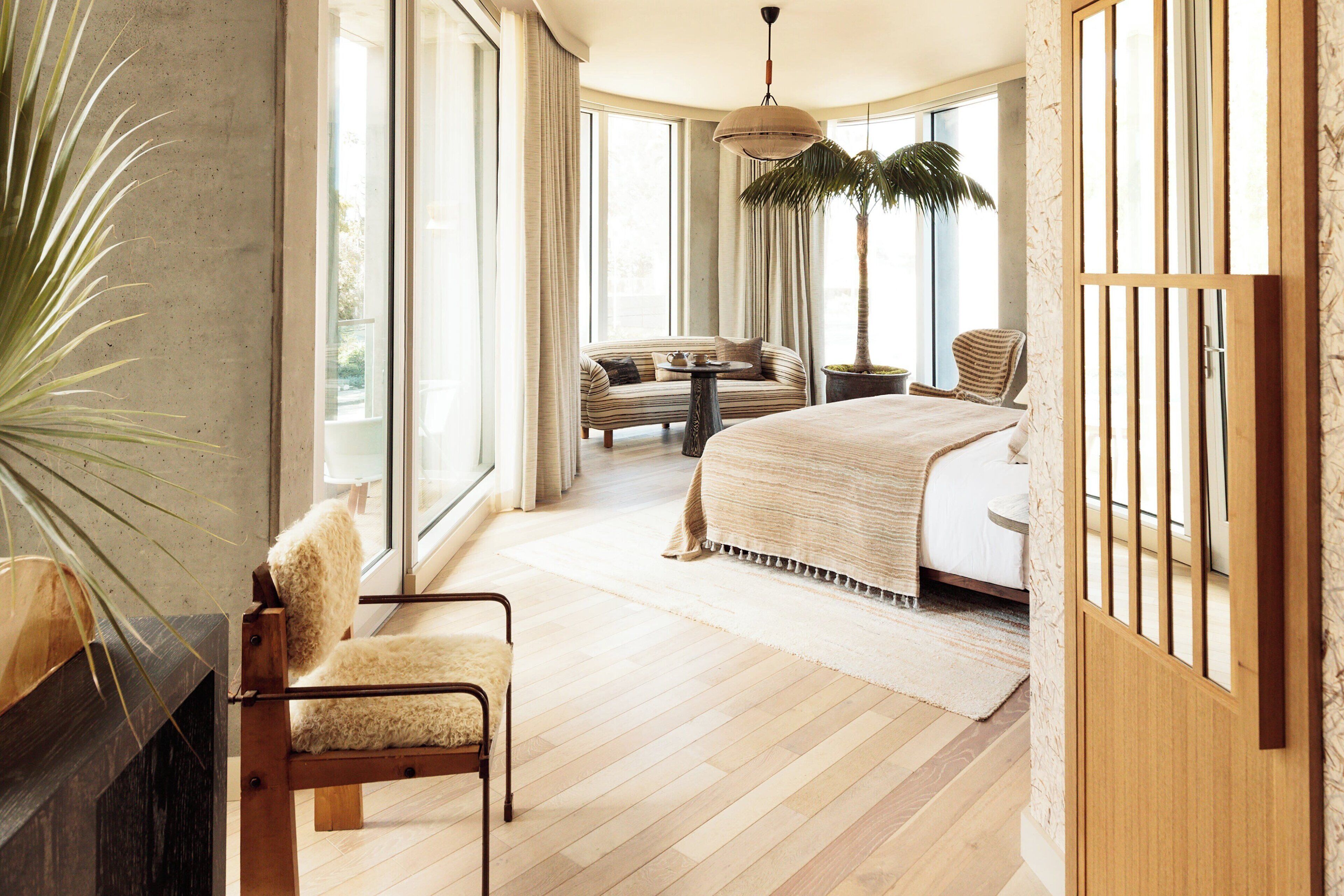 Frette Italian sheets, premium bedding, pillow-top beds, minibar