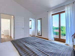 4 bedrooms, travel cot, free WiFi