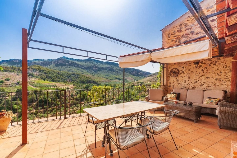 PRIORAT "Relax Climbing Hiking"