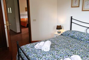 4 chambres, fer et planche à repasser, Wi-Fi gratuit, draps fournis