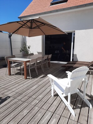 Outdoor dining - Villa 150 m from the BEACH AGON COUTAINVILLE, Free WIFI, Shops (Agon-Coutainville)