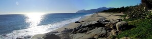 Nära stranden och strandhanddukar