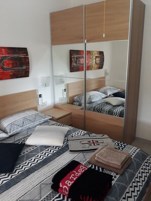 2 soverom, strykejern/-brett, wi-fi (inkludert) og sengetøy