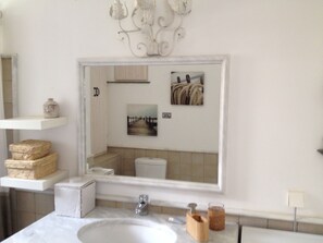 Shower, hair dryer, towels, toilet paper - Villa Elia - The charm of Tiniote architecture feet in the water! (Tinos)