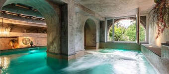 7 Bedrooms Luxury Farmhouse in LUCCA, Outdoor and Indoor Heated Swimming Pools