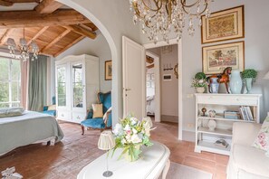 7 bedrooms, iron/ironing board, bed sheets