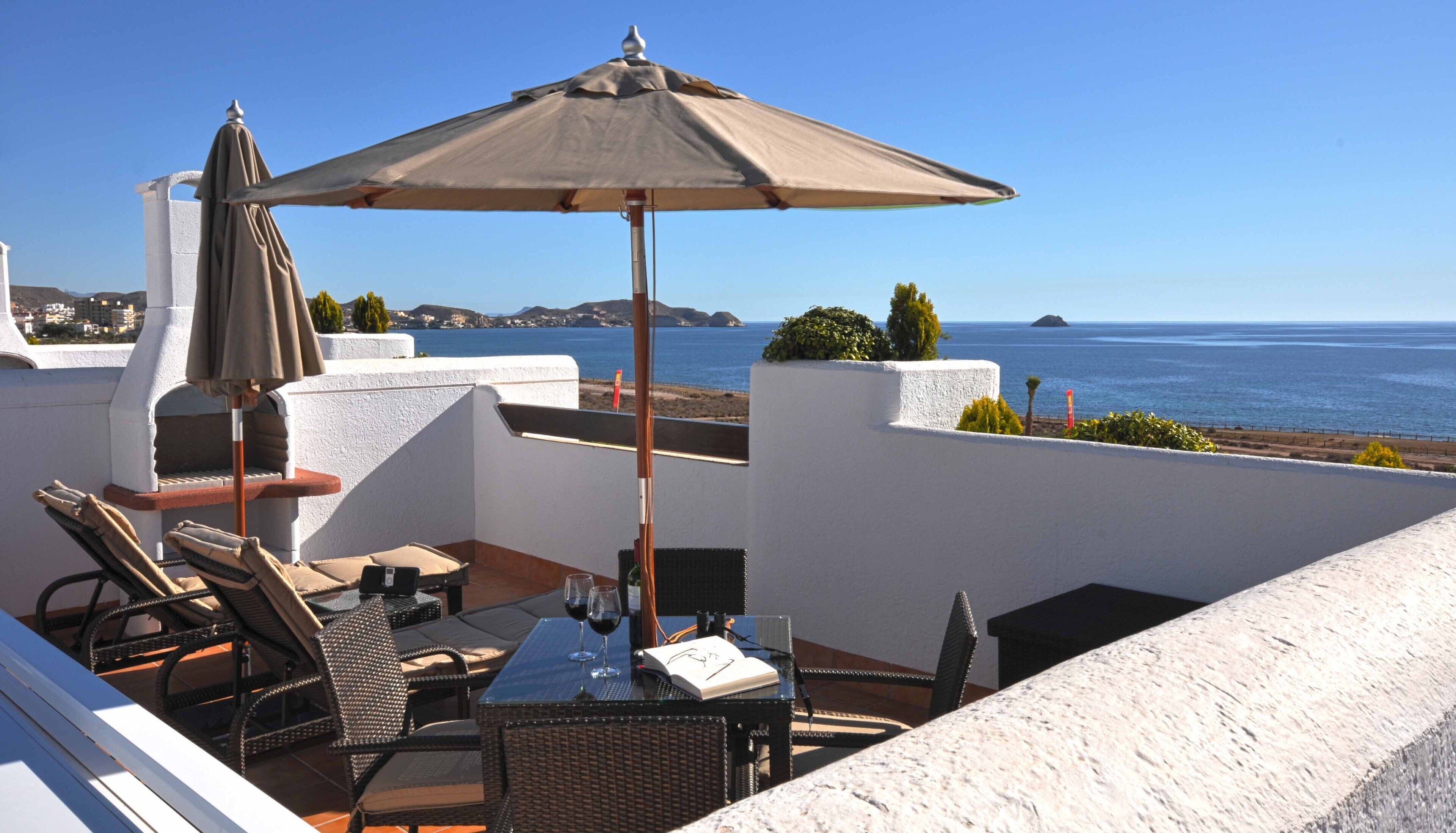 Mar de Pulpi-Oceanfront Villa with Beach Access