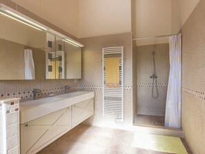 Bathroom - Wonderful private villa for 7 people with private pool, WIFI, A/C, TV and terrace (Pego)