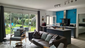 Fernseher, Bücher, Videothek