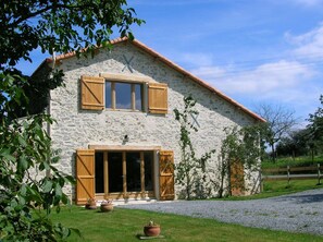Exterior - Superb Rural Gite with Private Heated Pool (Mouilleron-Saint-Germain)