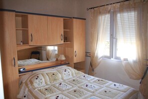 2 bedrooms, iron/ironing board, WiFi - T3 Air-conditioned villa near sea and shops (Viggianello)