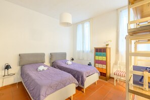 2 bedrooms, iron/ironing board, WiFi, bed sheets