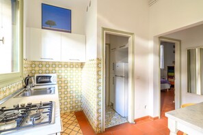Refrigerador, microondas, parrilla de estufa y lavavajillas 