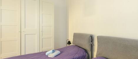 2 habitaciones, tabla de planchar con plancha, wifi y ropa de cama