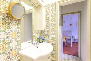 Dusche, Bidet, Handtücher