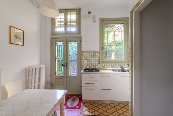 Refrigerador, microondas, parrilla de estufa y lavavajillas 