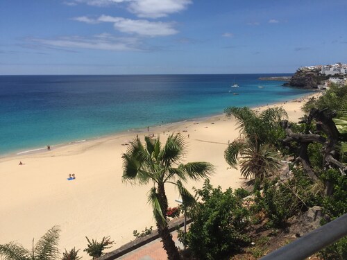 Luxury apartment, Wifi, lighthouse and beach views, private pool