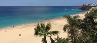 Luxury apartment, Wifi, lighthouse and beach views, private pool