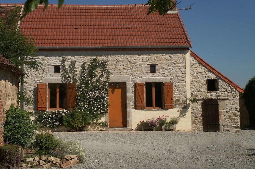 Farmhouse in rural hamlet. Very quiet surroundings with private rear garden.