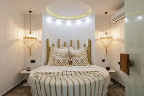 4 bedrooms, in-room safe, soundproofing, iron/ironing board - Chara Sensory Luxury Villa with Heated Pool & Gym
 (Rethymno)