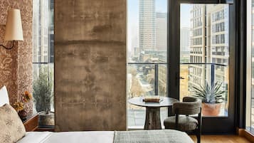 Premier Room, 1 King Bed, Balcony | Premium bedding, pillowtop beds, minibar, in-room safe
