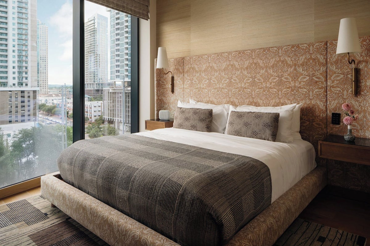 1 bedroom, premium bedding, pillowtop beds, minibar
