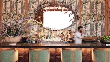 2 bar/lounge, salone nella hall, cocktail bar