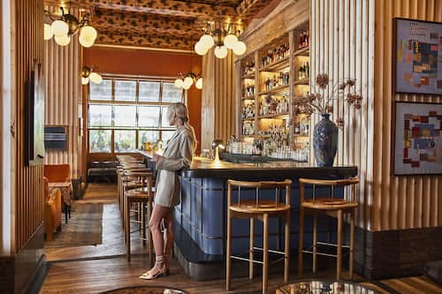 3 bars/lounges, cocktail bar, cocktail bar