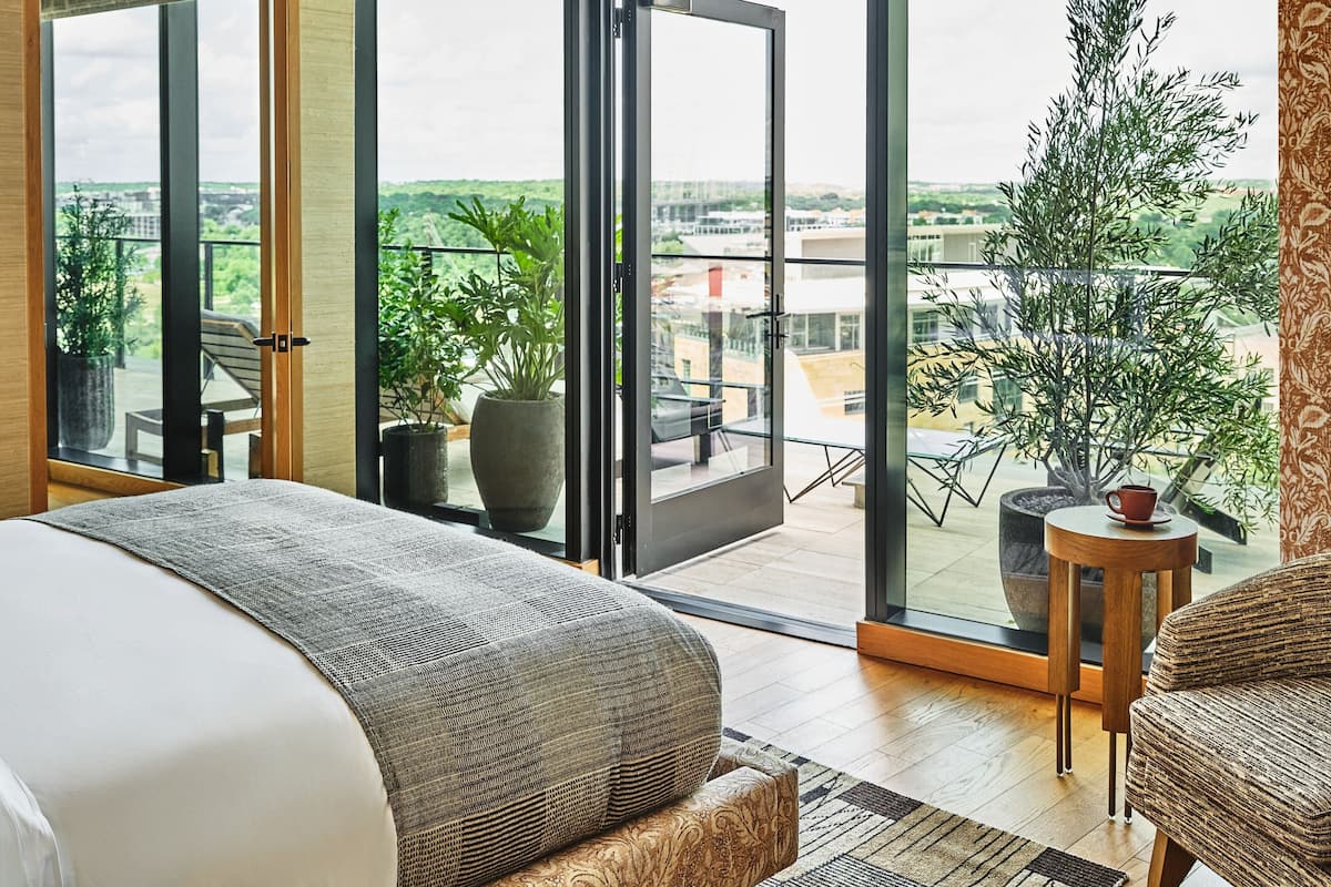 Proper Penthouse | Premium bedding, pillow-top beds, minibar, in-room safe