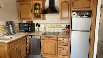 KylskÄp, mikrovÄgsugn, ugn och spishÀll