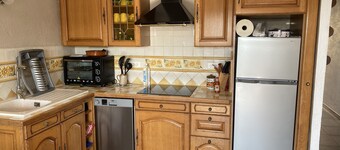 Beautiful air-conditioned apartment in residence with swimming pool and parking