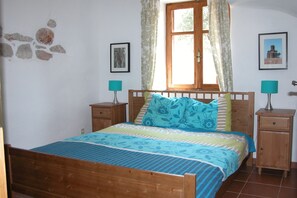 3 bedrooms, iron/ironing board, travel cot, free WiFi