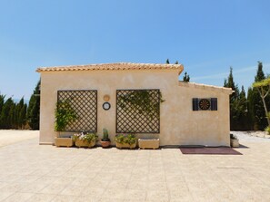 Exterior - Villa Los Filabres - Lux 3 bed / 4 bath Villa, AC, Views, Large Salt Pool, Albox (Albox)