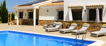 Villa Los Filabres - Lux 3 bed / 4 bath Villa, AC, Views, Large Salt Pool, Albox