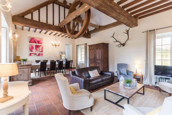 TV, fireplace, DVD player, ping pong - Fierville Bray: Country Cottage / "Le Moulin de Bray" : House with character (Fierville-Bray)
