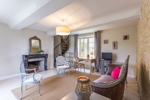 TV, fireplace, DVD player, ping pong - Fierville Bray: Country Cottage / "Le Moulin de Bray" : House with character (Fierville-Bray)