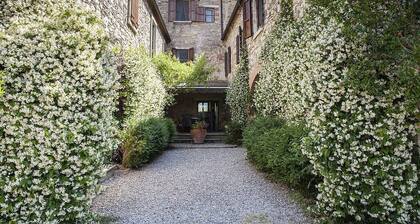 Casa Monia A: A bright and elegant apartment with the strong charachter which derives from it actually being a restored old mill, with Free WI-FI.