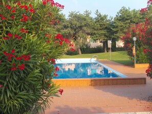 Outdoor pool - Apartment in residence with private garden and swimming pool for adults and children and tennis (Lazise)