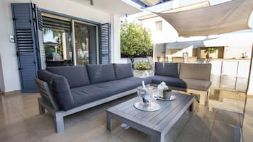 3 bedrooms, premium bedding, blackout curtains, iron/ironing board