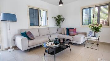 3 bedrooms, premium bedding, blackout curtains, iron/ironing board