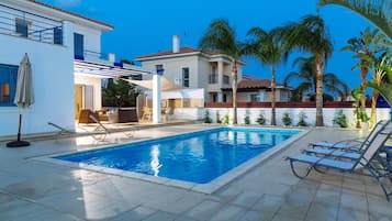 Seasonal outdoor pool, pool loungers