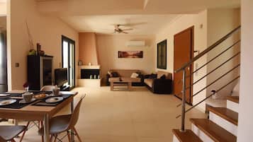 Televisión, chimenea, oficina