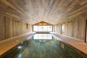 Indoor pool, a heated pool - LUXURY BARNS WITH INDOOR SWIMMING POOL.   (Ledbury Ledbury)