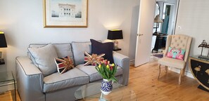 Smart TV, fireplace, books, stereo