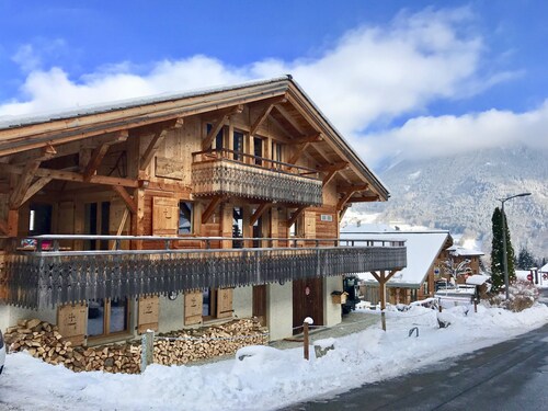 Chalet le Dahu - à seulement 50 mètres de l'ascenseur, du sauna et du hammam, 12 couchages confortables