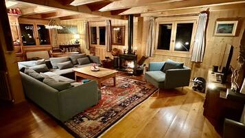 智能電視、DVD 播放機、書籍、音樂庫